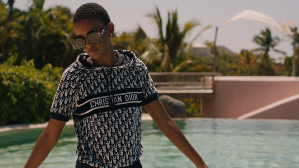 Dior – Chez Moi.mp4.00_00_28_20.Still002